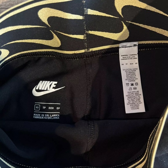 Nike Women’s Leggings Black/Gold Size XS - Picture 4 of 5